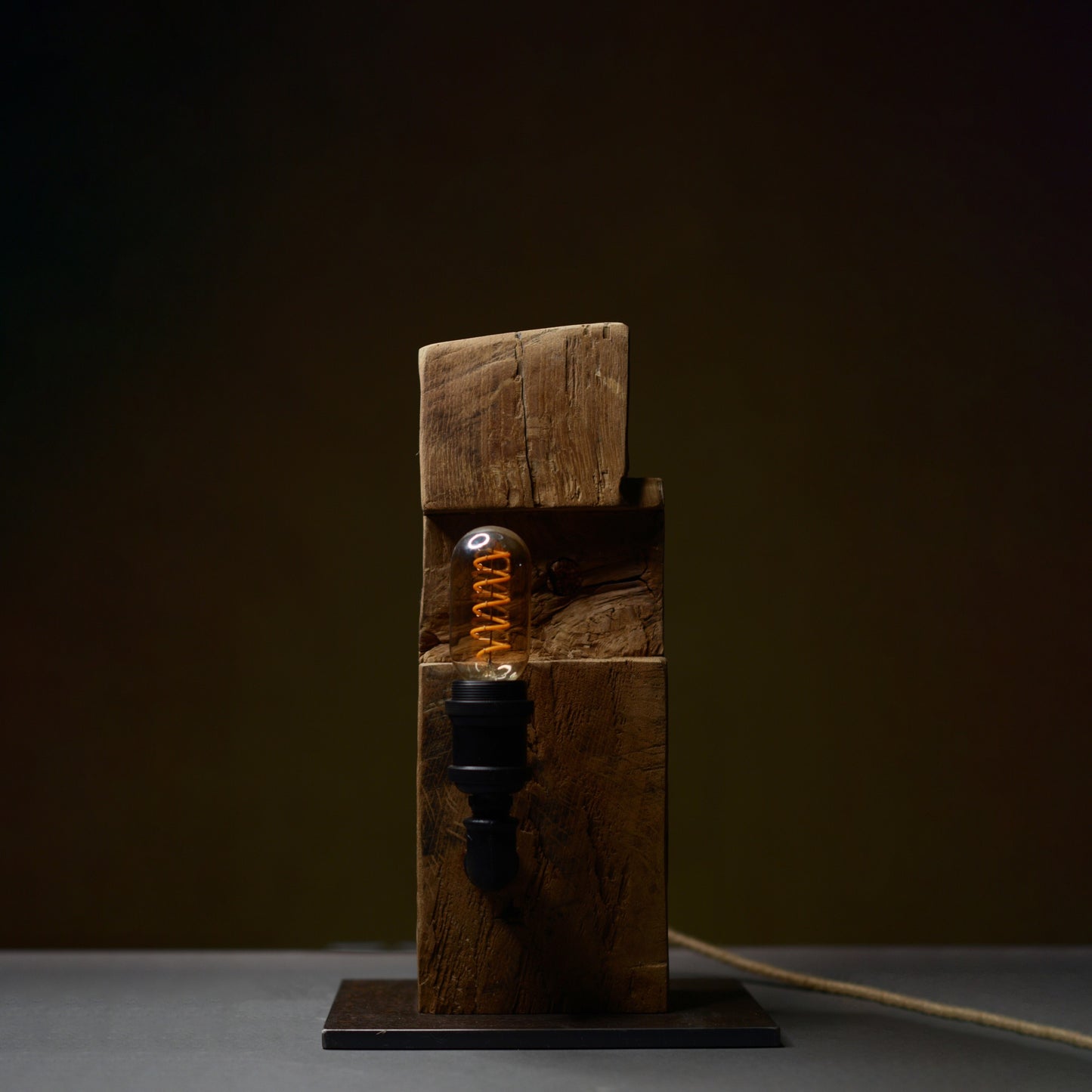 Handcrafted wooden lamp. Luč iz lesa. Lesena luč.