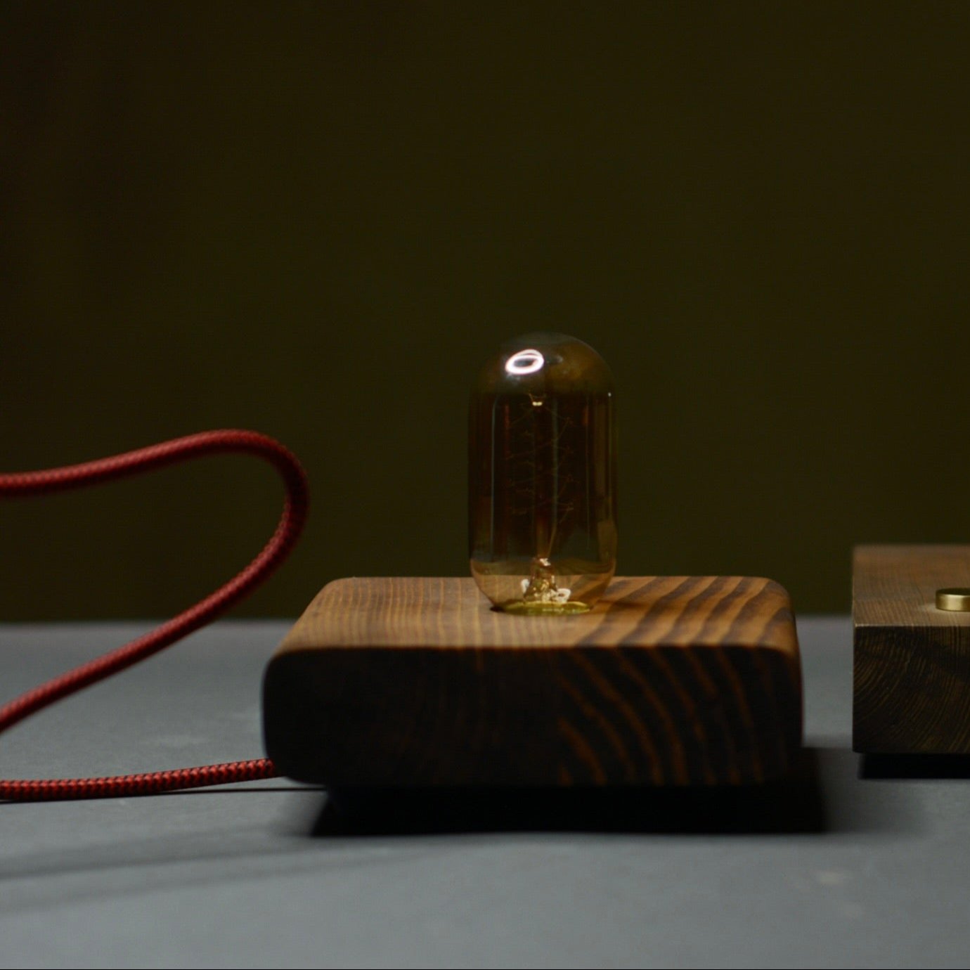 Handmade wooden lamp. Lesena luč za sprostitev. Luč iz lesa.
