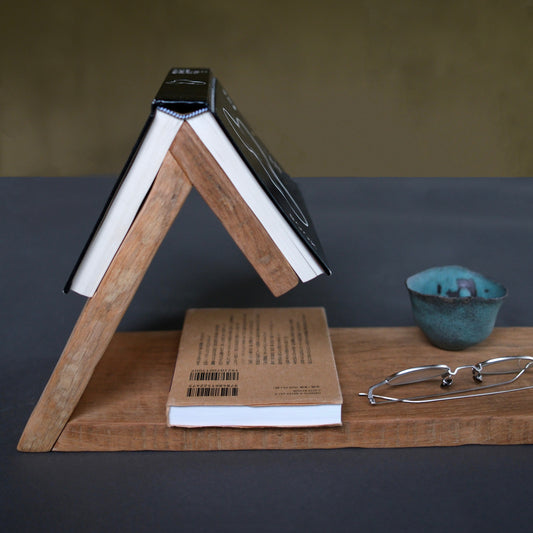 wood book stand. Leseno knjižno stojalo. Stojalo za knjige