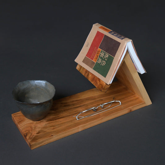 Book Stand. Polička za knjigo. wood book stand. Leseno knjižno stojalo. Stojalo za knjige. Leseno stojalo za knjigo