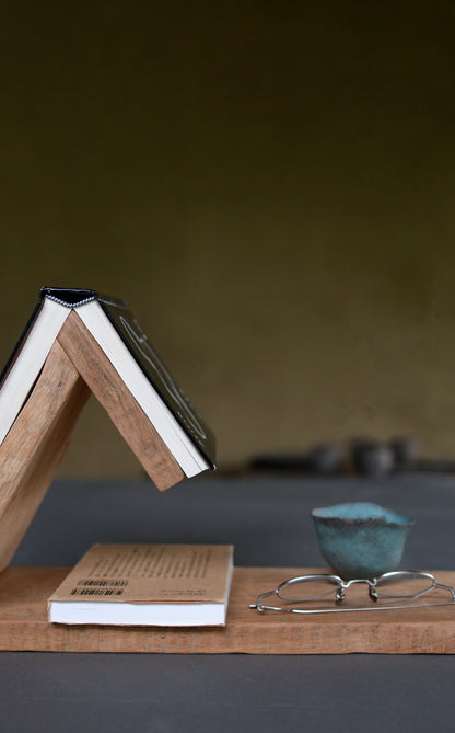 wood book stand. Leseno knjižno stojalo. Stojalo za knjige, Leseno stojalo za knjigo