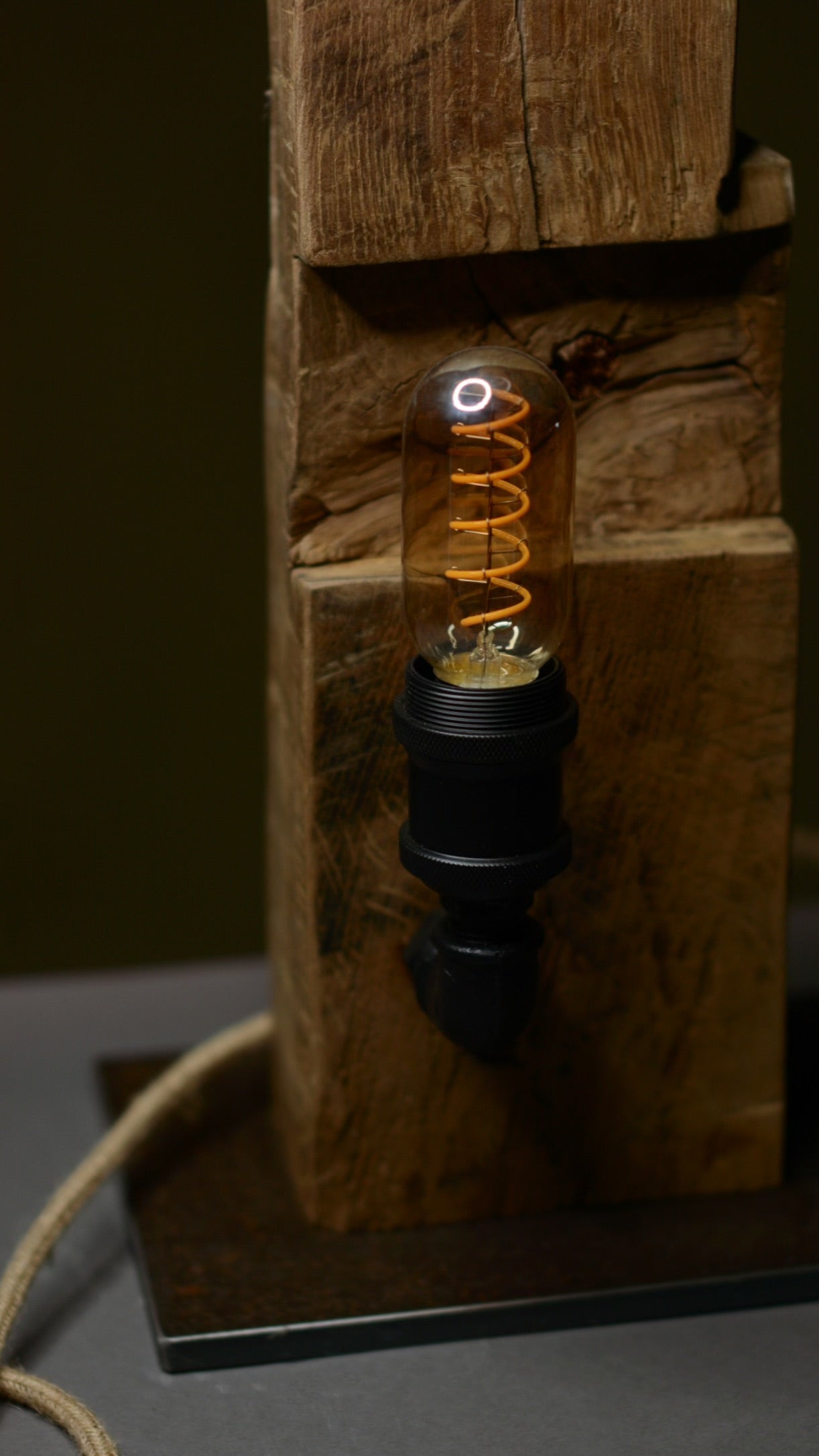Handcrafted wooden lamp. Svetilka za joga sobo. Ambientalna svetilka iz lesa.  Luč iz lesa. Lesena luč.